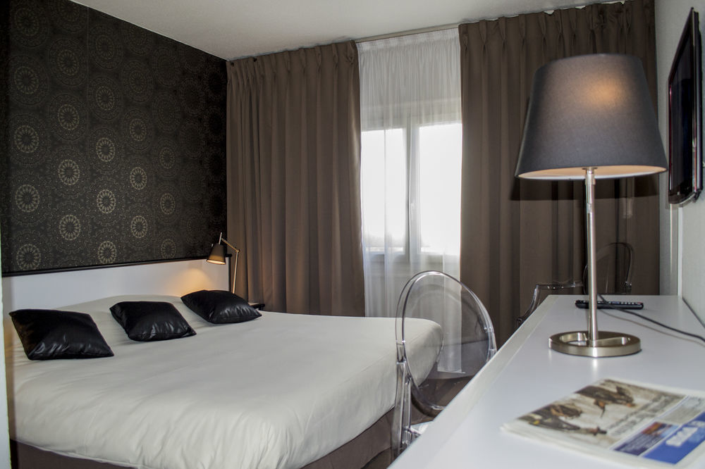 Hotel Quorum Saint-Cloud Exterior photo