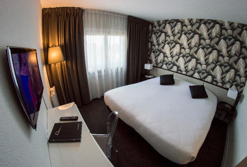 Hotel Quorum Saint-Cloud Exterior photo